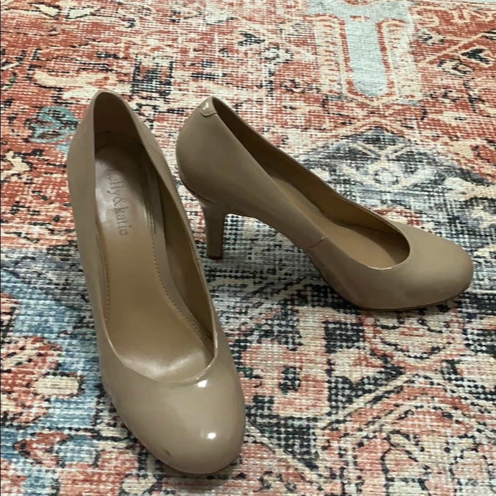 Kelly & Katie nude pumps